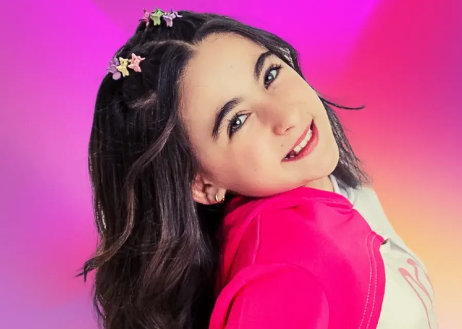 Lara Campos Biography: Age, Net Worth, Art, Parents, Instagram, Boyfriend, YouTube