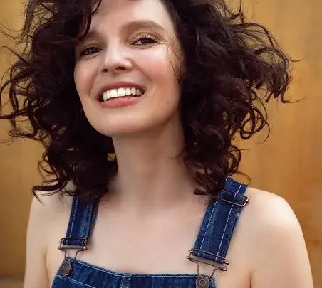 Anne Sila Biography: Age, Net Worth, Albums, Height, Parents, Songs, Cello, Wikipedia, Husband