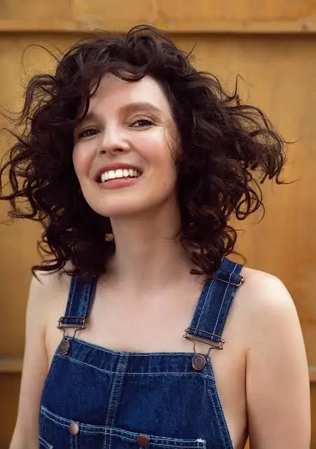 Anne Sila Biography: Age, Net Worth, Albums, Height, Parents, Songs, Cello, Wikipedia, Husband