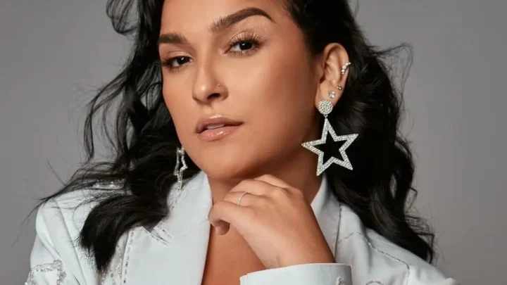 Daniela Darcourt Biography: Boyfriend, Age, Net Worth, Height, Songs, Albums, Movies, Parents, Career