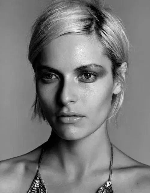 Rie Rasmussen Biography: Age, Net Worth, Height, Parents, Siblings, Movies, Instagram, Husband