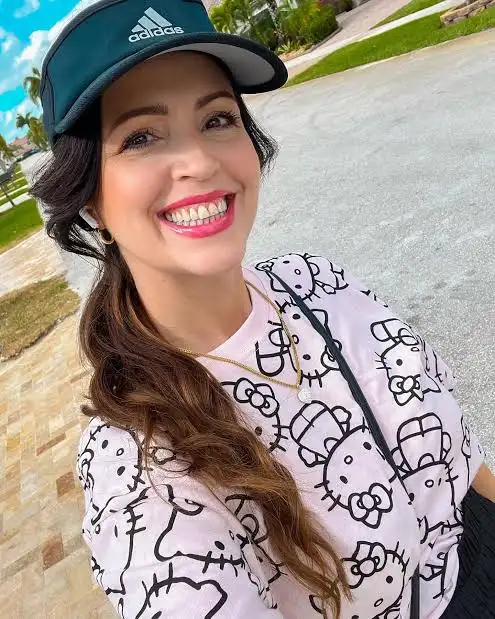 Sandra Cires Biography: Boyfriend, Age, Net Worth, YouTube, Songs, Art, Parents