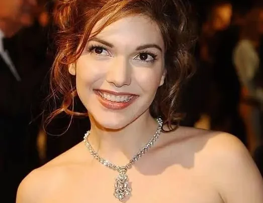 Laura Harring Biography: Age, Net Worth, Height, Parents, Movies & TV Shows, Instagram, Husband