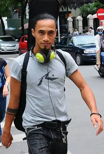 Phạm Anh Khoa Biography: Wife, Age, Net Worth, Career, Height, Parents, Songs, Child