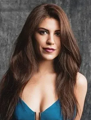Türkan Şoray’s daughter Yağmur Ünal Biography: Age, Net Worth, Parents, Boyfriend, Siblings, Height, Movies