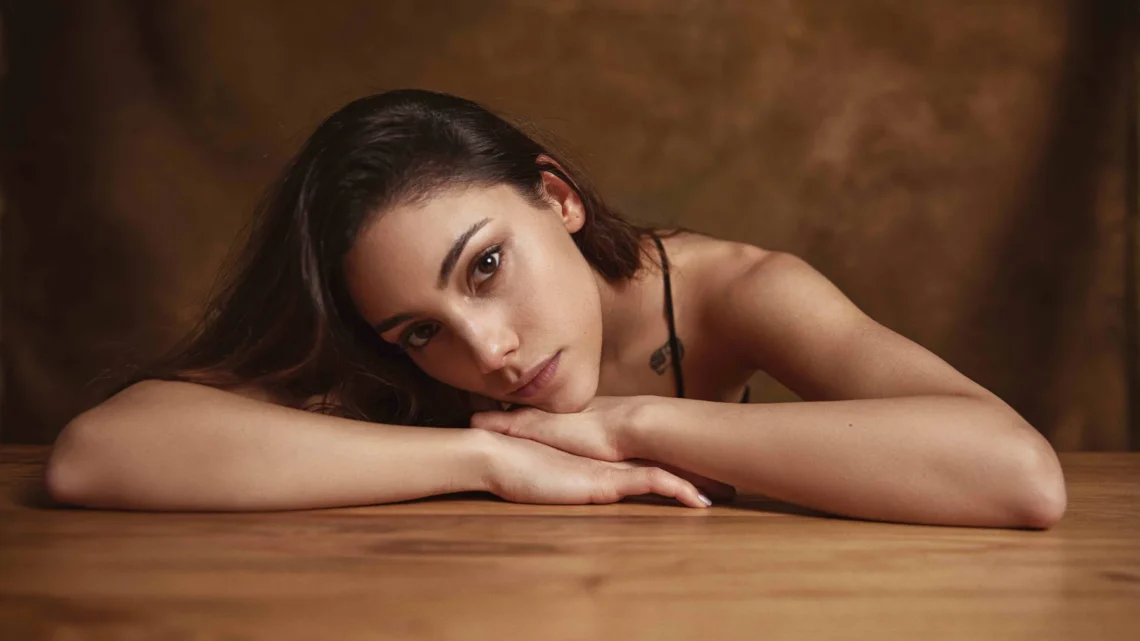 Dilin Döğer Biography: Age, Net Worth, Height, Movies, TV Shows, Parents, Siblings, Husband