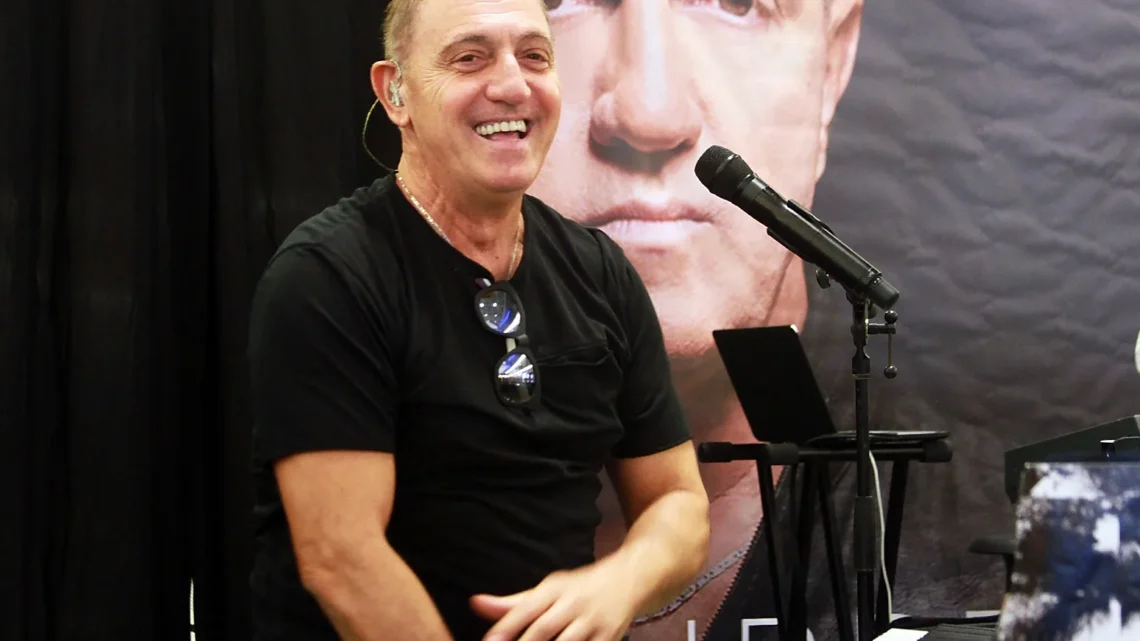 Franco De Vita Biography: Collaborations, Songs, Singles, Albums, Height, Age, Net Worth, Parents, Siblings, Wife