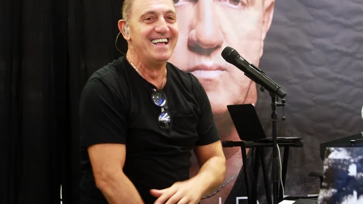 Franco De Vita Biography: Collaborations, Songs, Singles, Albums, Height, Age, Net Worth, Parents, Siblings, Wife