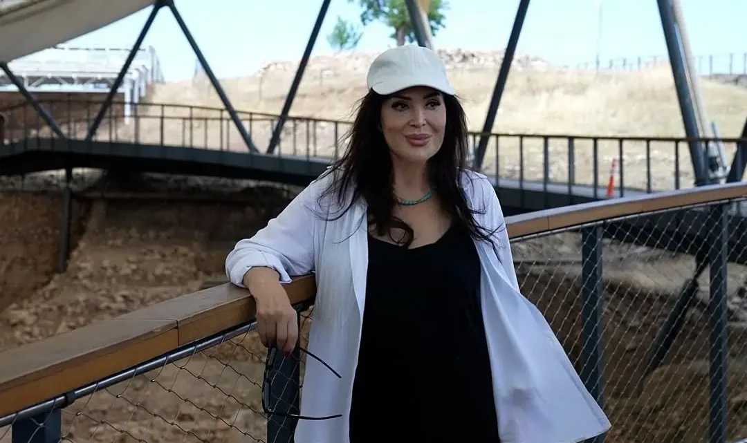 Türkan Şoray Biography: Movies, Age, Children, Net Worth, Husband, Religion, Daughter, Height,