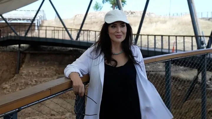 Türkan Şoray Biography: Movies, Age, Children, Net Worth, Husband, Religion, Daughter, Height,