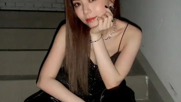 Gloria Tang Biography: Songs, Age, Net Worth, Boyfriend, Awards