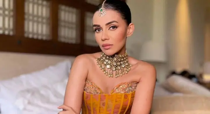 Komal Pandey Biography: Nationality, Age, Net Worth, Height, Boyfriend, Awards