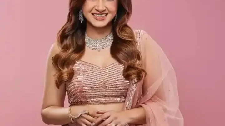 Aashna Shroff Biography: Husband, Age, Children,Net Worth, Height, Siblings, Awards