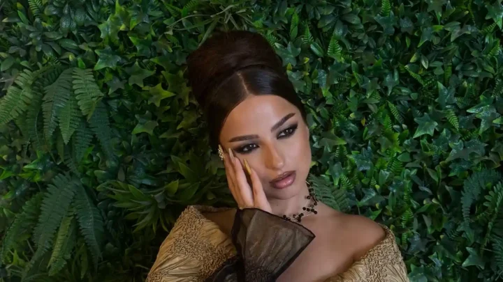 Amna Alajbegović Biography: Music Video, Age, Net Worth, Height, Parents, Siblings, Singles, Awards, Boyfriend