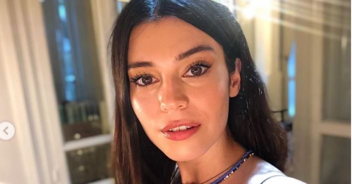 Melis Elif Doğan Biography: Age, Net Worth, Height, Husband, Songs, Movies, TV Shows, Parents