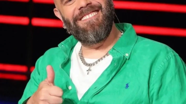 Michalis Kouinelis Biography: Parents, Age, Net Worth, Height, Siblings, Wife, Kids, Songs, Lyrics, Ethnicity