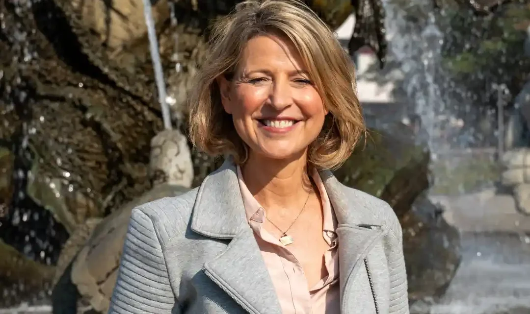 Samantha Brown Biography: Age, Net Worth, Height, Parents, Siblings, Kids, Husband, Movies, Books, TV Series