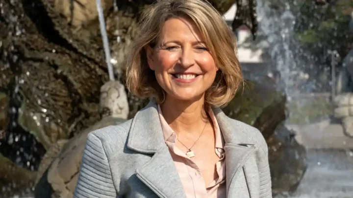 Samantha Brown Biography: Age, Net Worth, Height, Parents, Siblings, Kids, Husband, Movies, Books, TV Series