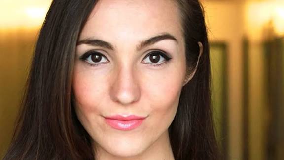 Stephanie Panisello Biography: Age, Husband, Height, Net Worth, Claire Redfield, Parents, Brothers