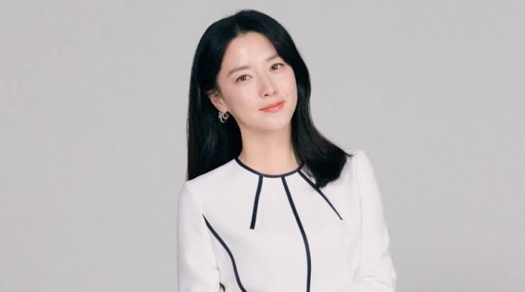 Lee Young-ae Biography: Awards, Husband, Age, Net Worth, Parents, Children, Siblings, Height, Films, Nationality