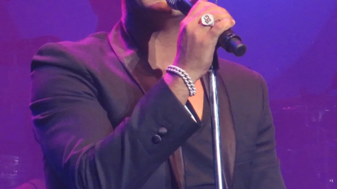 Eyal Golan Biography: Wife, Age, Children, Net Worth, Career, Albums, Songs, TV Shows