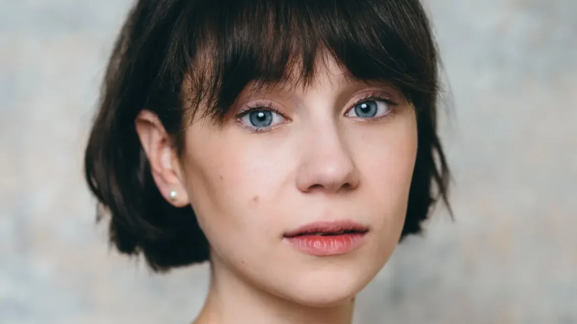 Jenny Walser Biography: Age, Net Worth, Height, Career, Heartstopper, Movies & TV Shows