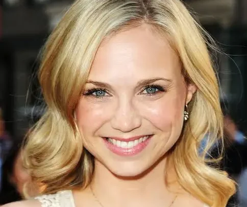 Fiona Gubelmann Biography: Age, Movies, Parents, Husband, Net Worth, Height, Religion, Awards