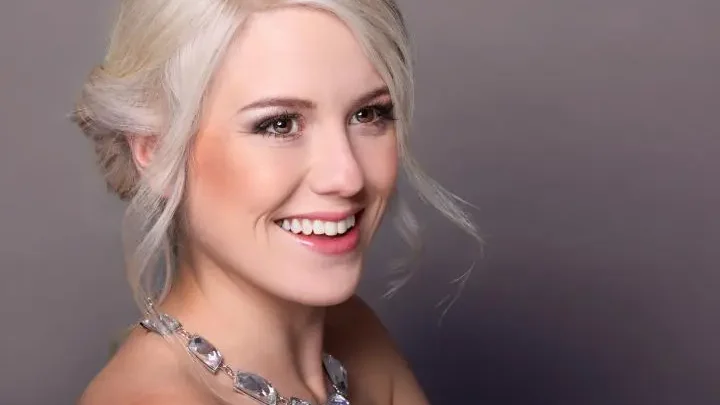 Lisa Bund Biography: Age, Height, Net Worth, Boyfriend, Songs, Album, Career