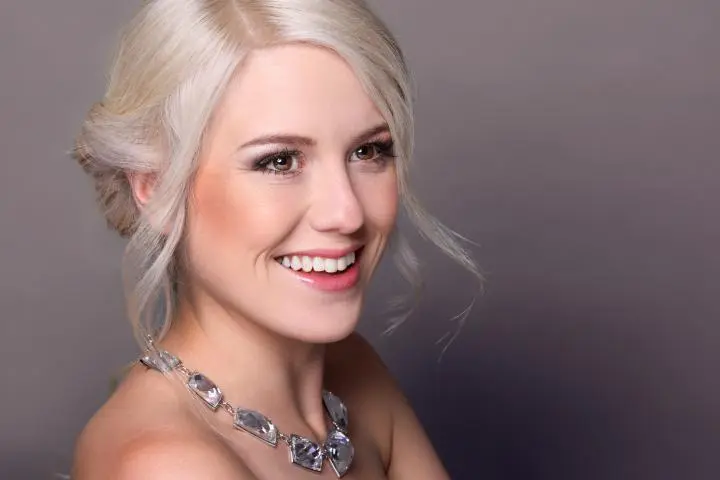 Lisa Bund Biography: Age, Height, Net Worth, Boyfriend, Songs, Album, Career