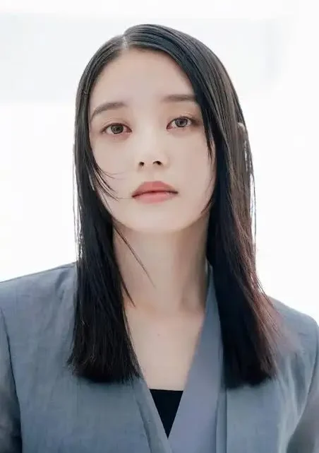 Akari Takaishi Biography: Net Worth, Age, Movies, Parents, Awards, Boyfriend, Ethnicity, Instagram