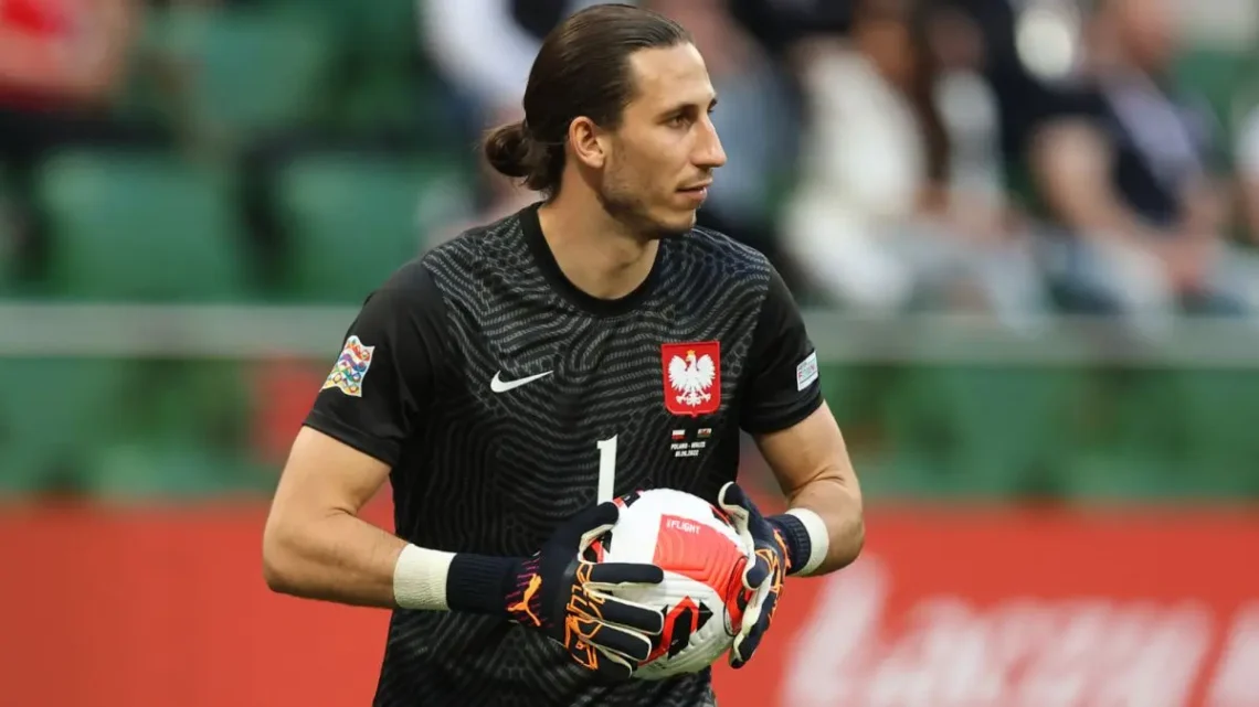 Kamil Grabara Biography: Transfers, Net Worth, Height, Death Threats, Brother, Religion, Wife, Instagram