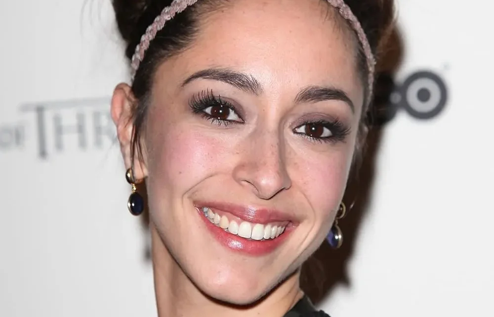 Oona Chaplin Biography: Age, Boyfriend, Net Worth, Height, Movies & TV Shows, Parents, Family Legacy