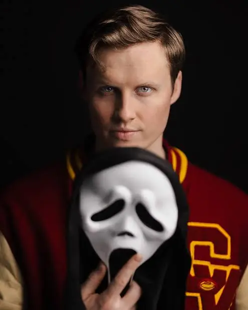 Connor Weil Biography: Age, Net Worth, Height, Movies & TV Shows, Parents, Girlfriend, Career