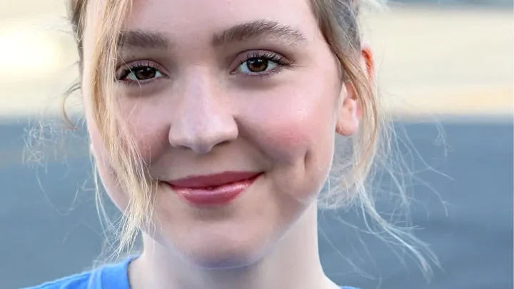 Cozi Zuehlsdorff Biography: Age, Boyfriend, Net Worth, Height, Movies & TV Shows, Parents, Songs