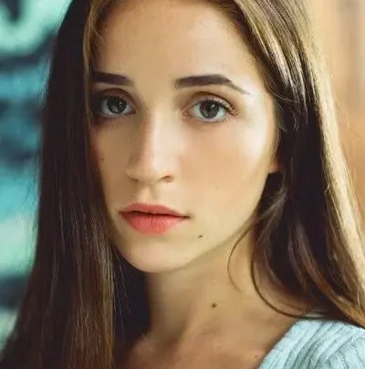 Carolina Kopelioff Biography: Twin Sister, Age, Net Worth, Height, Boyfriend, Movies & TV Shows