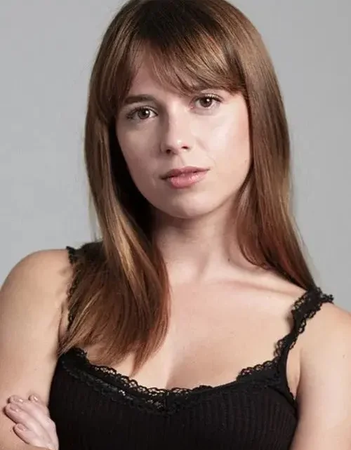 Ana Jara Biography: Age, Net Worth, Height, Boyfriend, Brother, Movies & TV Shows, Book