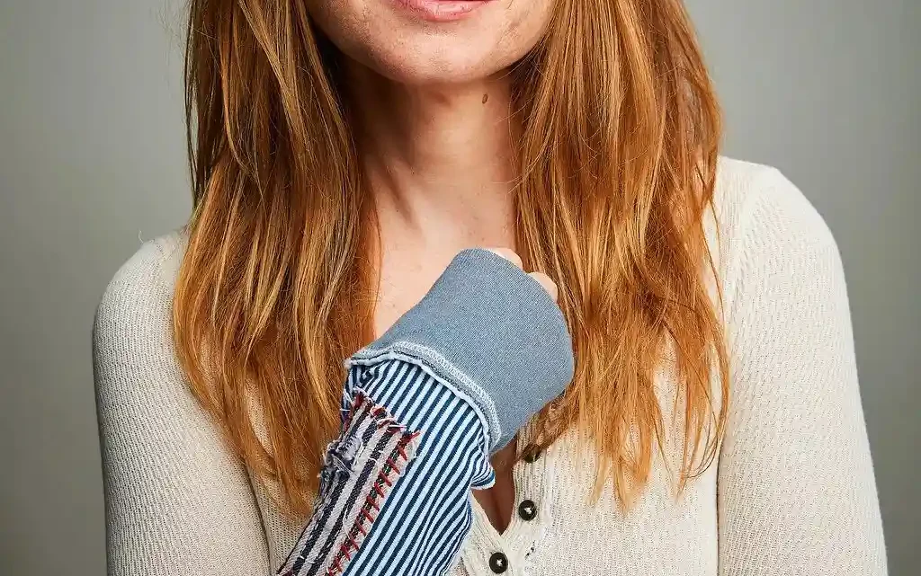 Samantha Sloyan Biography: Age, Boyfriend, Net Worth, Height, Movies & TV Shows, Parents, Career