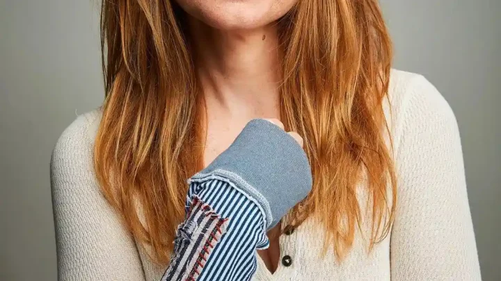 Samantha Sloyan Biography: Age, Boyfriend, Net Worth, Height, Movies & TV Shows, Parents, Career