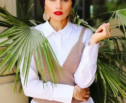 Zainab Al-Eqabi Biography: Religion, Height, Accident, Partner, Facebook Group, Age, Net Worth, Sister, YouTube