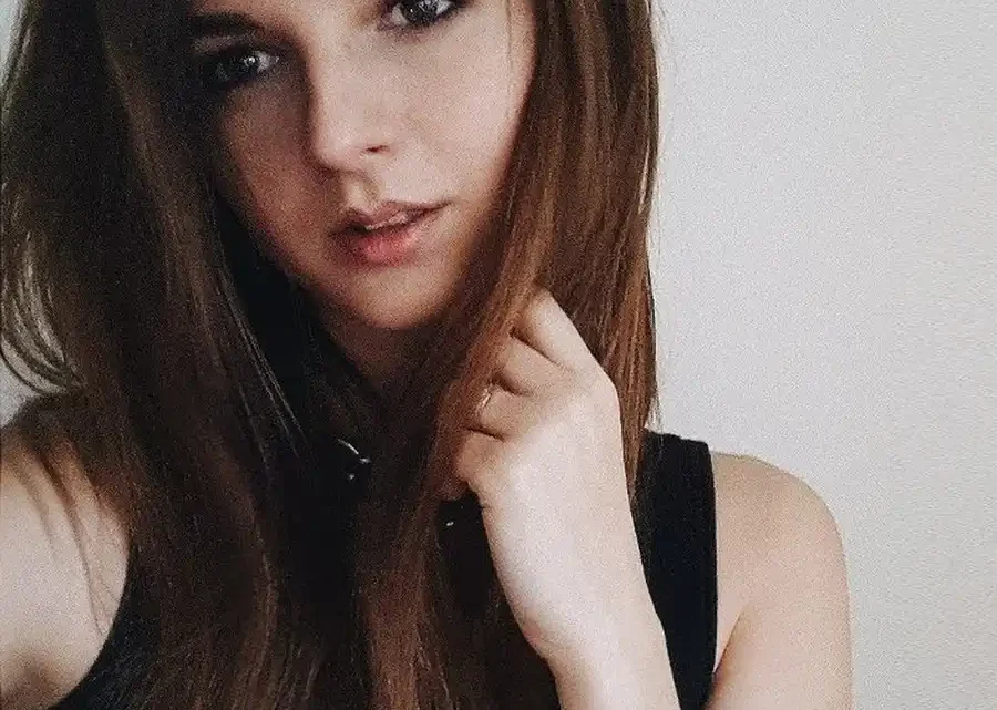 Alana Venum Biography: Age, Net Worth, Height, Husband, YouTube, Nationality