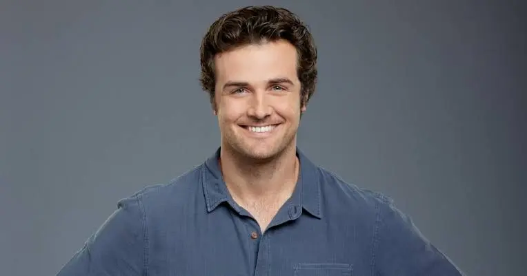 Beau Mirchoff Biography: Wife, Age, Net Worth, Height, Movies & TV Shows, Parents