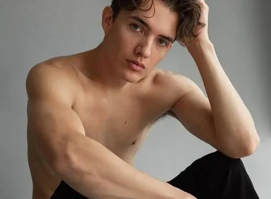 Noah Urrea Biography: Videos, Instagram, Height, Age, Parents, Net Worth, Girlfriend, Siblings, Real Name