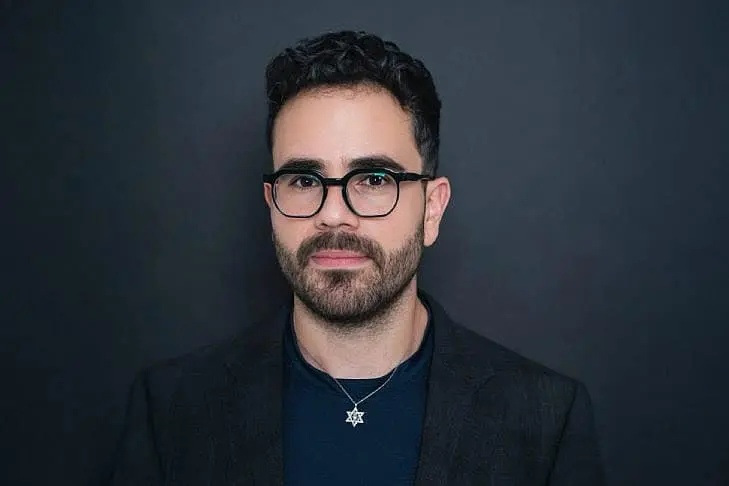 Hen Mazzig Biography: Partner, Age, Net Worth, Parents, Career, Activism, Books