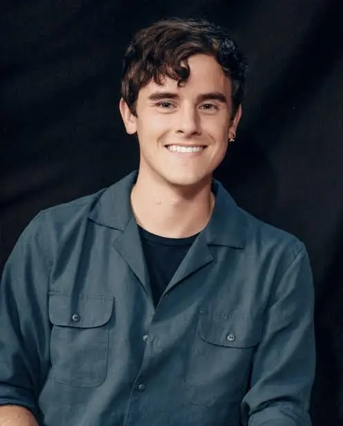 Connor Franta Biography: Age, Net Worth, Height, YouTube, Career, Books, Business, Wife