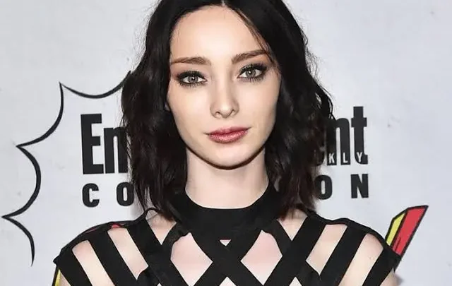Emma Dumont Biography: Husband, Movies, Age, Net Worth, Career, Parents, Height