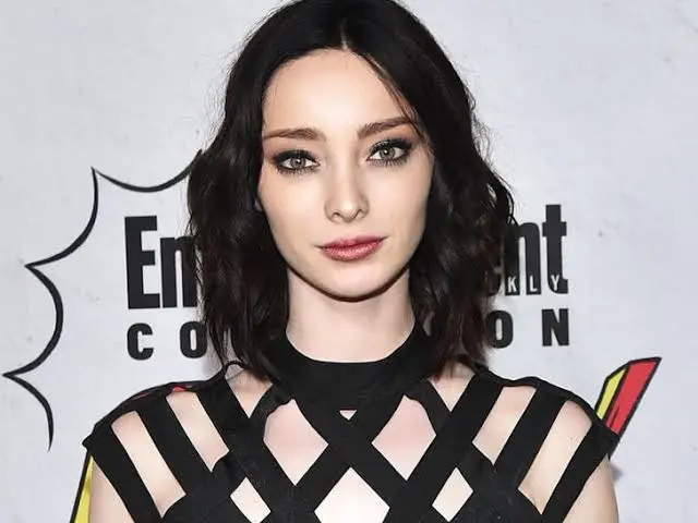 Emma Dumont Biography: Husband, Movies, Age, Net Worth, Career, Parents, Height
