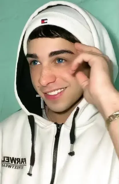 Elmaxz Biography: Age, Height, Videos, Girlfriend, Ethnicity, Parents, Religion, Instagram, YouTube