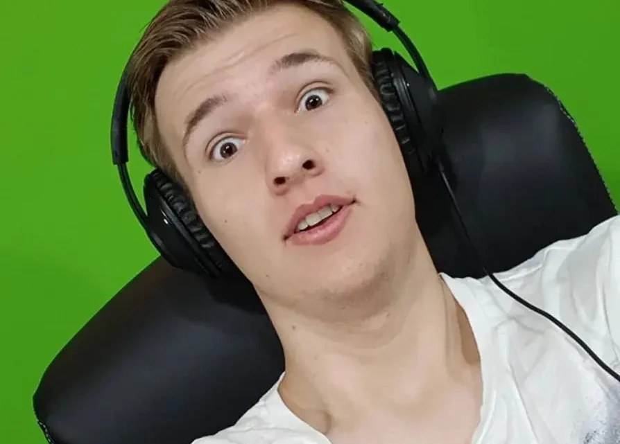 BloodMaster Biography: Age, Height, Girlfriend, Net Worth, YouTube, Siblings, Parents