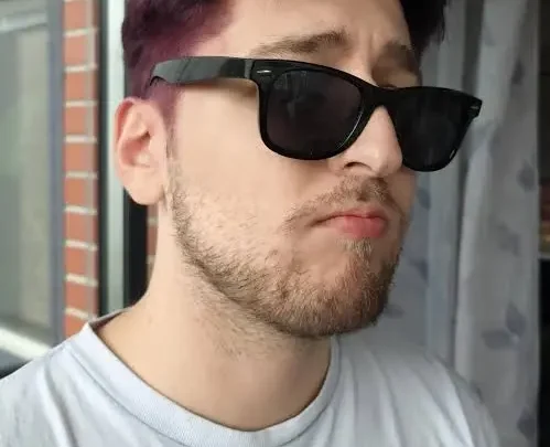 Dumbs (YouTuber) Biography: Girlfriend, YouTube, Height, Net Worth, Age, Parents, Siblings