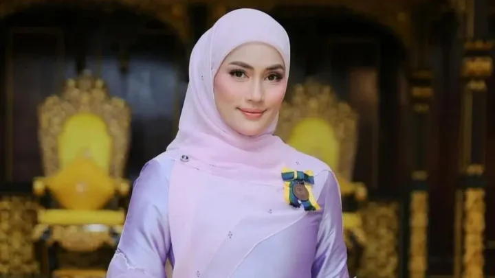 Fasha Sandha Biography: Husband, Age, Children, Net Worth, Height, Career, Movies